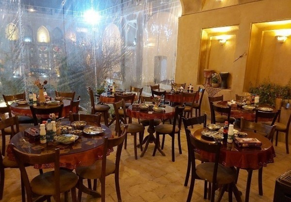 رستوران اقامتگاه بومگردی شعرباف یزد